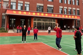 標(biāo)題：運(yùn)動(dòng)會(huì)定點(diǎn)投籃
瀏覽次數(shù)：3368
發(fā)布時(shí)間：2023-10-18