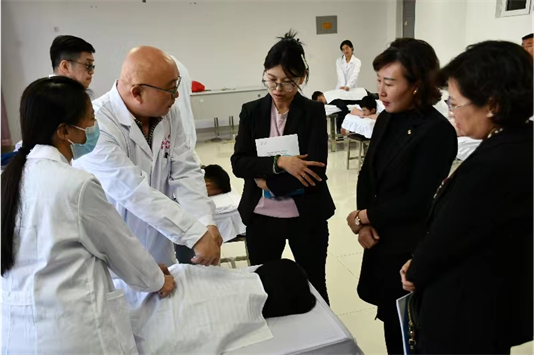 標題：按摩學基礎教研活動
瀏覽次數(shù)：2323
發(fā)布時間：2023-10-24